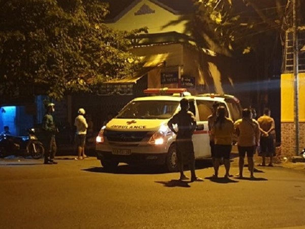 Tai nạn giao thông mới nhất hôm nay 16/5: Xe máy chở 3 tự tông vào tường, hai người tử vong