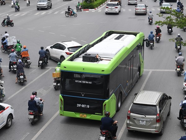 [Ảnh] VinBus chính thức chạy thử nghiệm trên đường phố Hà Nội