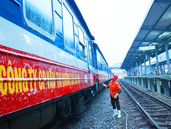 Xung quanh vấn đề giải cứu ngành đường sắt: Không thể mãi nuôi “đứa con trăm tuổi”