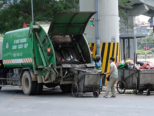 Bất cập từ những bãi tập kết rác thải gây cản trở giao thông, ô nhiễm môi trường
