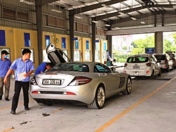 Báo động bùng phát trung tâm đăng kiểm