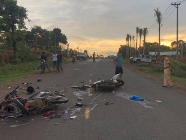 Tai nạn giao thông mới nhất hôm nay 25/5: 2 xe máy đối đầu, 5 người thương vong