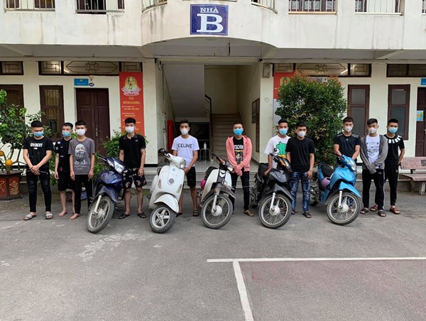 Hà Nội: Chặn bắt nhóm “quái xế” đua xe gây náo loạn ở Đông Anh