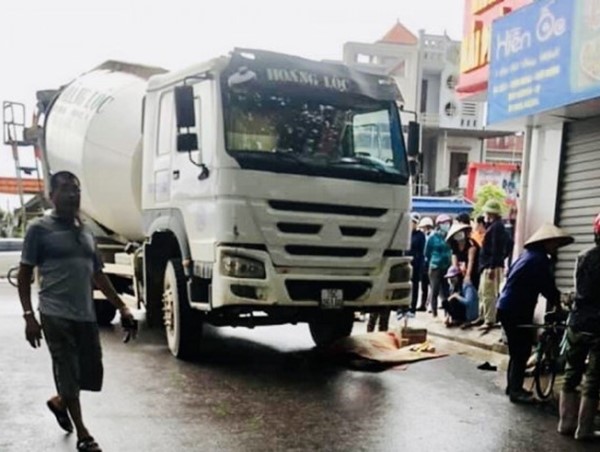 Tai nạn giao thông mới nhất hôm nay 27/5: Va chạm với xe bồn, người phụ nữ tử vong tại chỗ