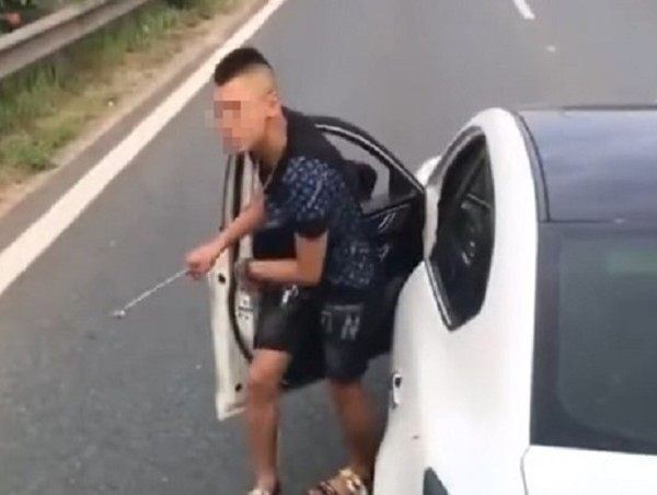 Dừng xe trên cao tốc để giải quyết mâu thuẫn, tài xế bị phạt 7 triệu    