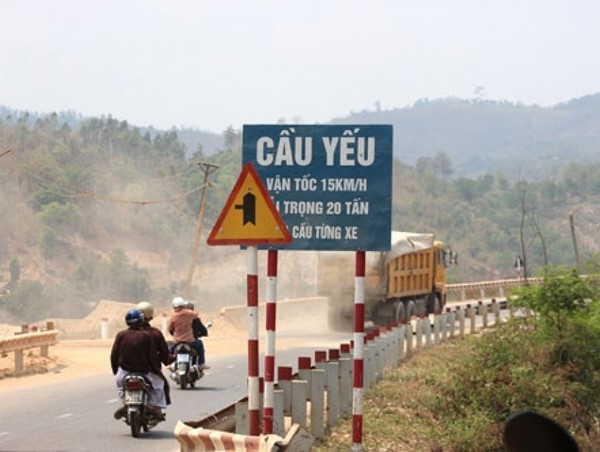 Hà Nội: Phân luồng giao thông phục vụ sửa chữa khẩn cấp cầu Chằm Mè và cầu Bài Văn