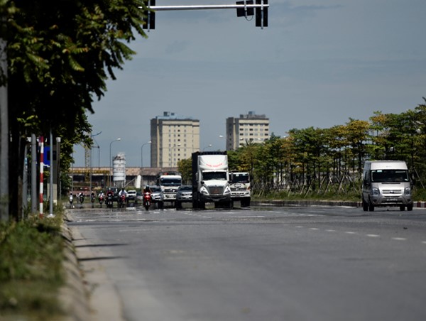 Nắng nóng như “chảo lửa” trên đường phố Hà Nội