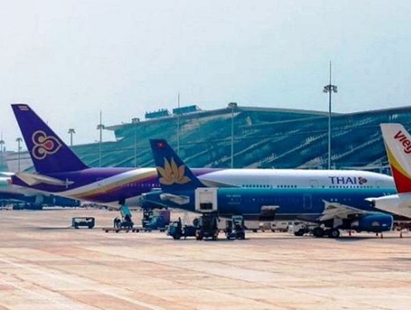 Sân bay Nội Bài và Tân Sơn Nhất cho phép khách nhập cảnh trở lại