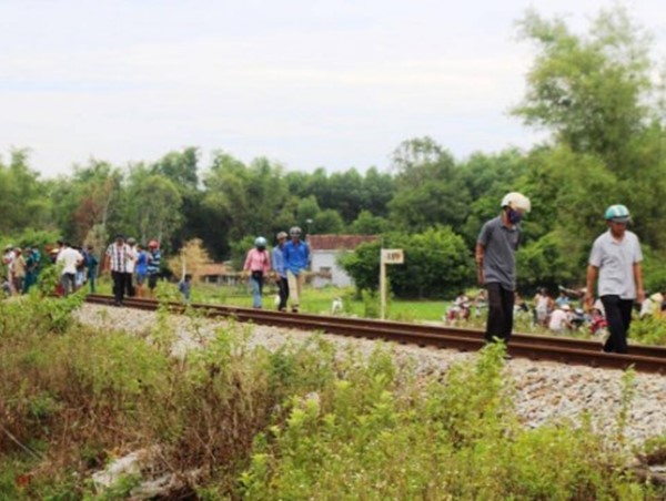 Nam thanh niên tử vong khi va chạm với tàu hỏa