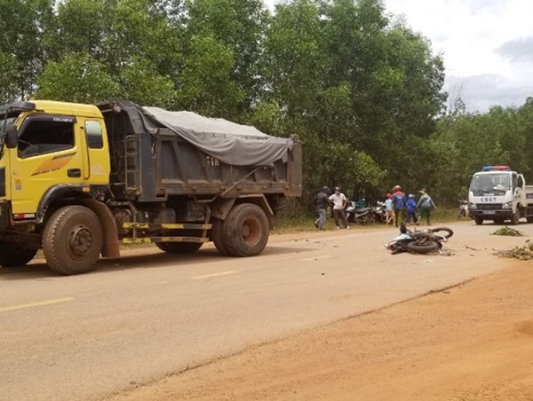 Quảng Trị: Va chạm với xe ben chở đất, nam thanh niên tử vong