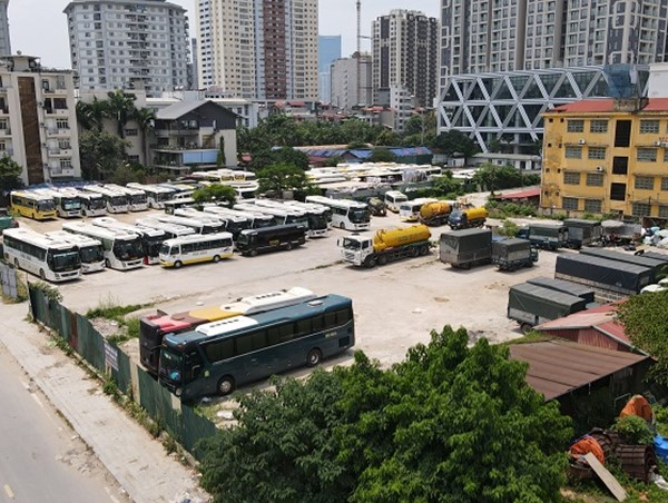 Bãi “lậu” xe khách gây rối loạn đô thị trung tâm