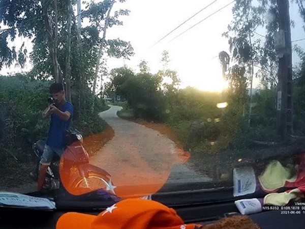 Quảng Nam: Công an vào cuộc xác minh clip người đàn ông chĩa súng vào tài xế ô tô