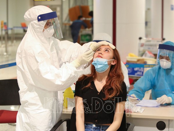 Hà Nội lấy 1.000 mẫu xét nghiệm Covid-19 ngẫu nhiên người từ TP Hồ Chí Minh đến Nội Bài