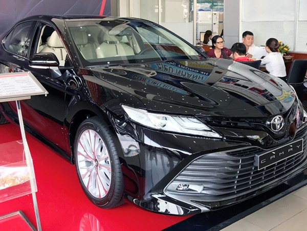 Các hãng xe ô tô đồng loạt giảm giá