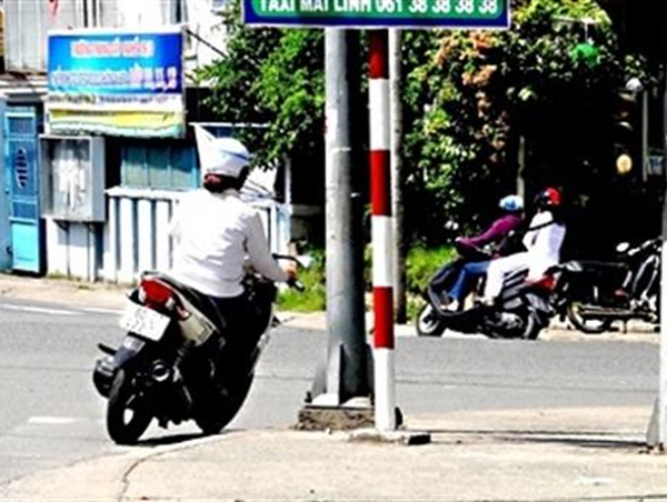 Mức phạt phương tiện giao thông chuyển hướng không xi nhan năm 2024