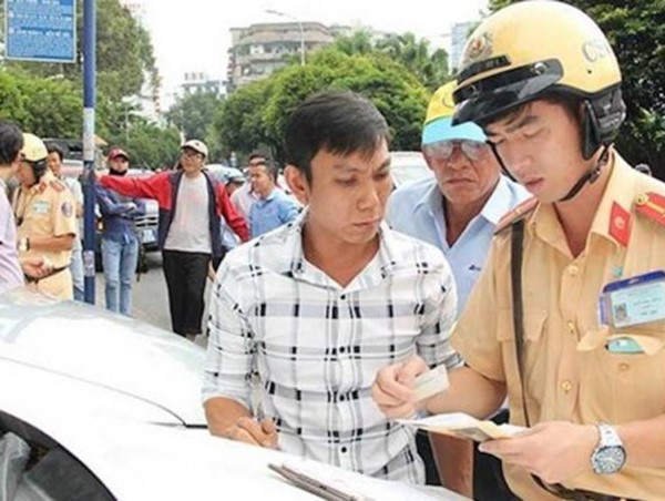 Mức phạt các lỗi không mang, không có giấy tờ xe mới nhất 2024