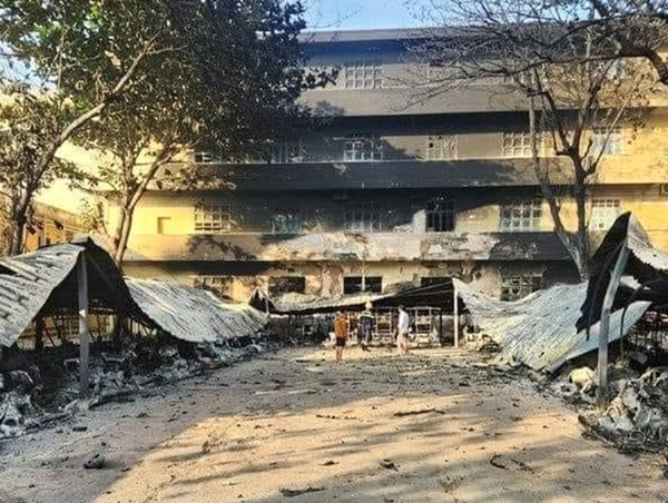 Bãi xe điện du lịch ở Hội An bị thiêu rụi