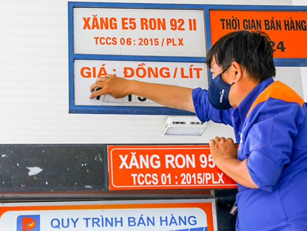 Dự báo giá xăng có thể giảm mạnh vào ngày mai