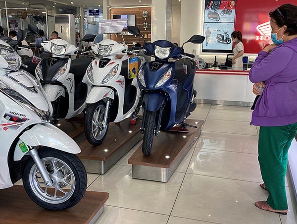 Thị trường xe máy ảm đạm, xe điện lên ngôi