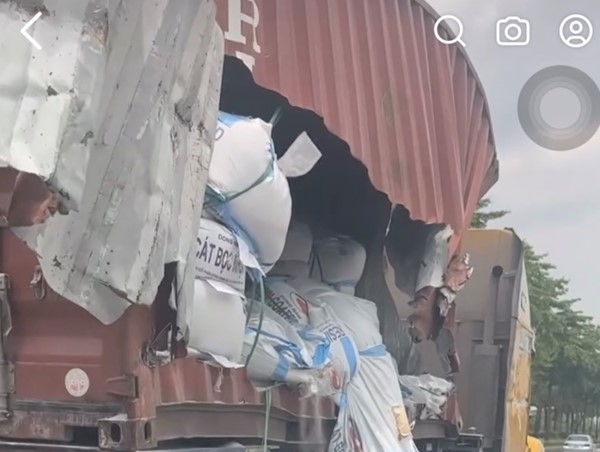 Thùng xe đầu kéo hư hỏng nặng vẫn chạy trên đường