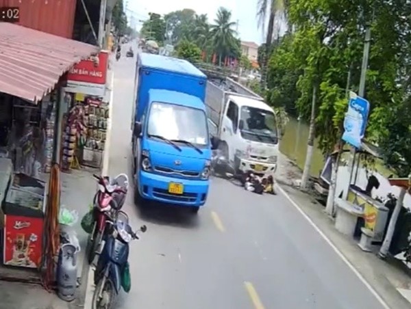 Xe tải dừng đỗ ẩu gây tai nạn cho người khác