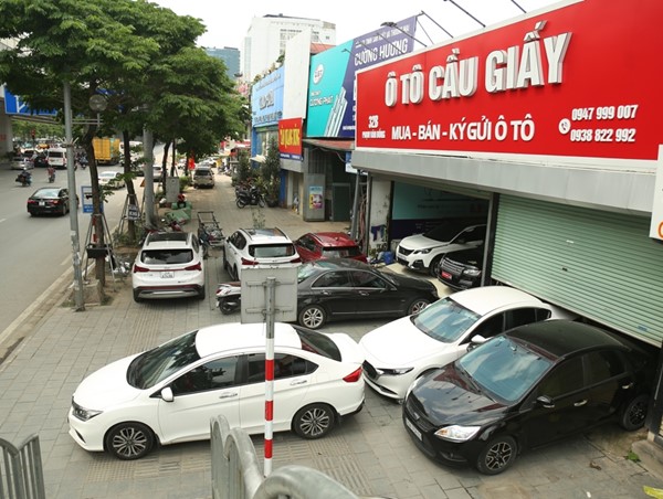 Đầu tư tiền tỷ tu sửa vỉa hè rồi… bị chiếm dụng