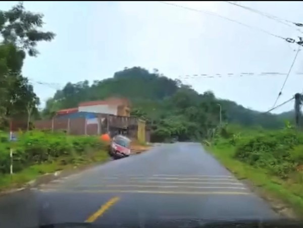 Tài xế trả giá đắt vì vào cua tốc độ cao