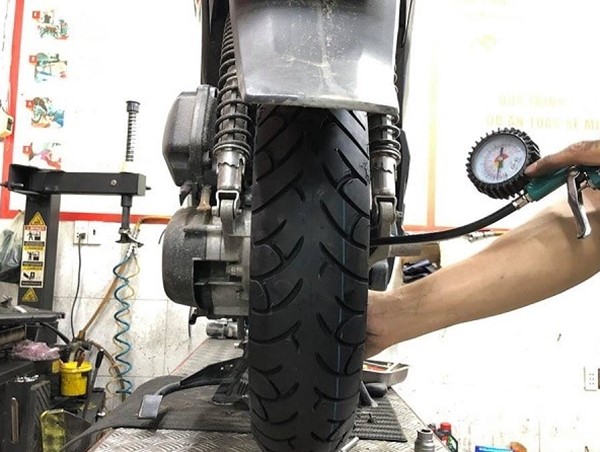 Những lưu ý quan trọng đối với lốp xe tay ga