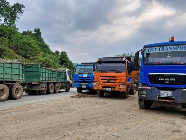 Quảng Bình: vào cuộc xử lý vi phạm trật tự ATGT tại Ngã ba Khe Ve