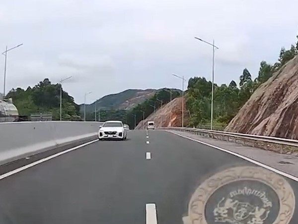 Đùa với tử thần trên cao tốc