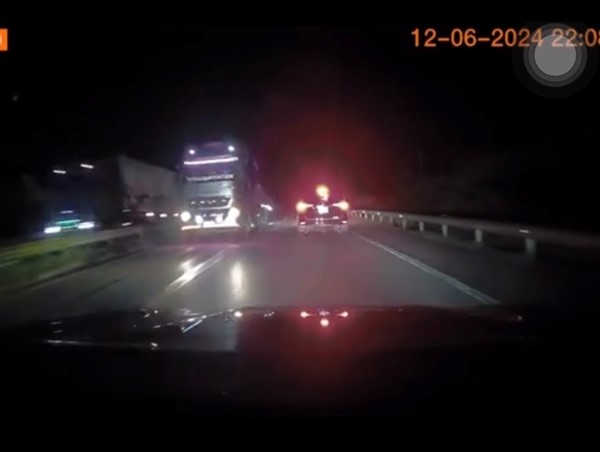 Xe tải đi ngược chiều trên cao tốc Nội Bài-Lào Cai