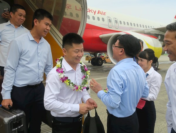 Chuyến bay đầu tiên khởi hành từ Lệ Giang hạ cánh tại sân bay Cát Bi