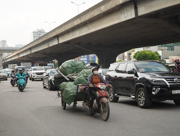 Xe ba bánh, xe tự chế “tái chiếm” đường phố Hà Nội