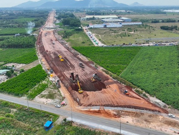 Đẩy nhanh tiến độ thi công cao tốc Biên Hòa - Vũng Tàu