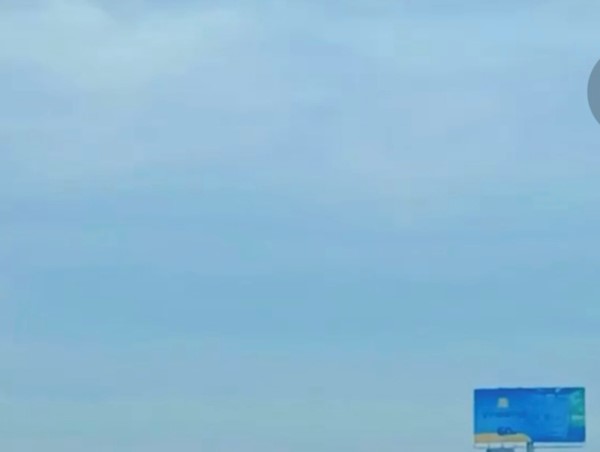 Ô tô hỏng bánh vẫn lưu thông trên cao tốc