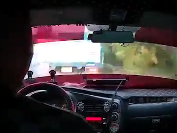 Va chạm giữa hai xe tải trên Đại lộ Thăng Long khiến một tài xế tử vong