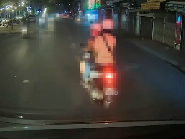 Tài xế xe máy chèn ép, chặn đầu xe cấp cứu