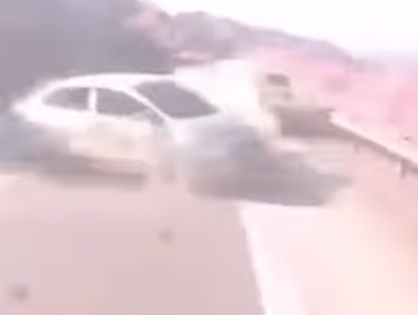 Ô tô lấn làn gây tai nạn liên hoàn trên cao tốc Nội Bài - Lào Cai