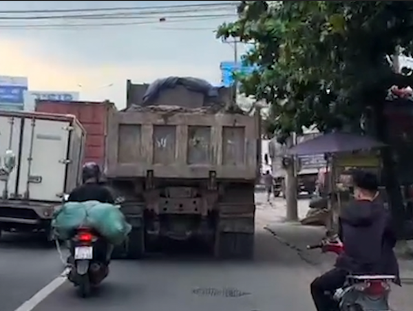 Xử phạt tài xế xe ben chạy ẩu trên quốc lộ 13