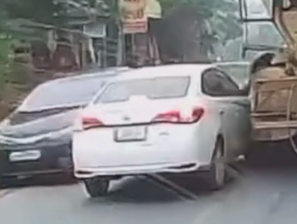 Ô tô vượt ẩu dẫn đến tai nạn