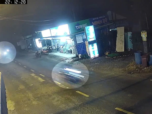 Nam thanh niên phóng nhanh tông vào cột điện tử vong