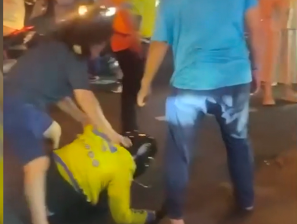 Đôi nam nữ hành hung tài xế xe ôm công nghệ