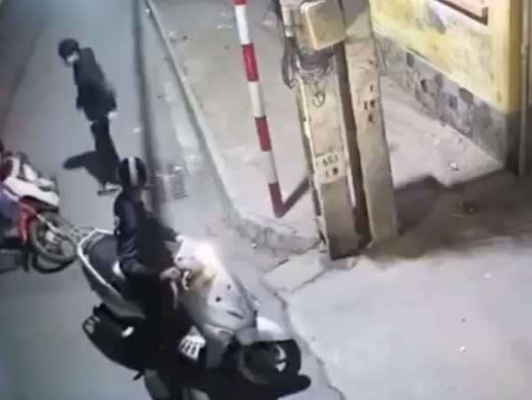 3 thanh niên chặn xe máy cướp tài sản trong đêm