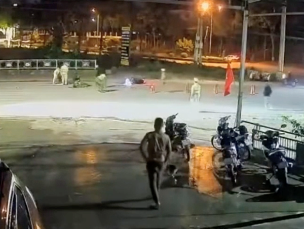 Thiếu niên “thông chốt” đâm trọng thương CSGT