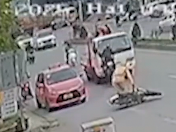 Xe máy gây tai nạn liên hoàn