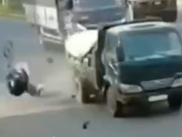 Chạy tốc độ cao qua ngã ba tông vào xe tải, nam thanh niên tử vong