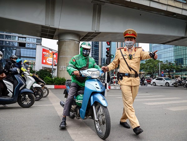 Nhiều tài xế xe ôm công nghệ vi phạm giao thông