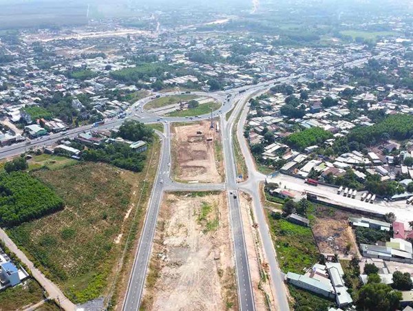 Khai thác tạm một số đoạn cao tốc Bến Lức - Long Thành qua 2 tỉnh và TP Hồ Chí Minh dịp nghỉ lễ 30/4