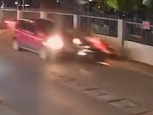 Ô tô con tông liên hoàn xe máy khiến nhiều người bị thương