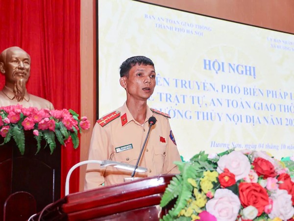 Hà Nội tập huấn an toàn đường thủy cho hàng trăm lái đò Chùa Hương